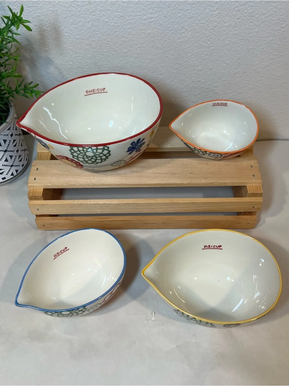 P1 Pier 1 EUC 4-Piece Multicolor Floral Ceramic Nesting Measuring Cups | Boho
